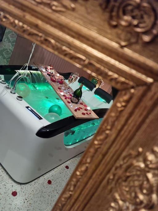 Royal Room Jacuzzi Haut De Gamme Centre Ville Mulhouse Exterior foto